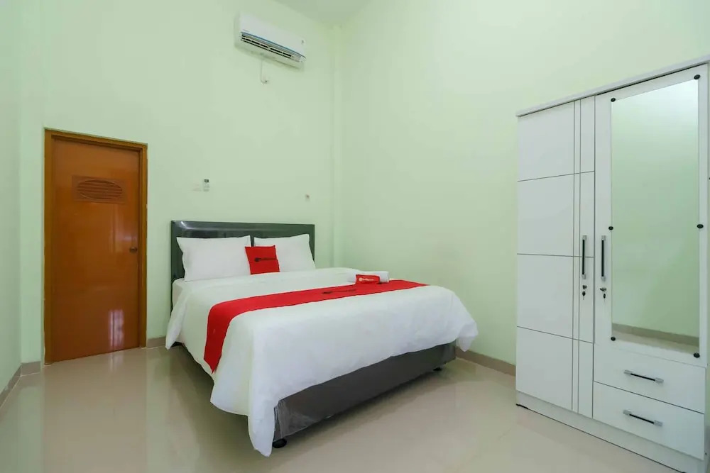 RedDoorz Syariah near Muara Enim Train Station