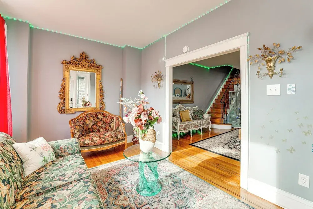 Pet-friendly Philly Area HQ Near Lincoln Financial