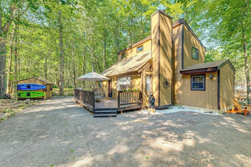 Game Room & Hot Tub: Pine Bear' Pocono Lake Cabin