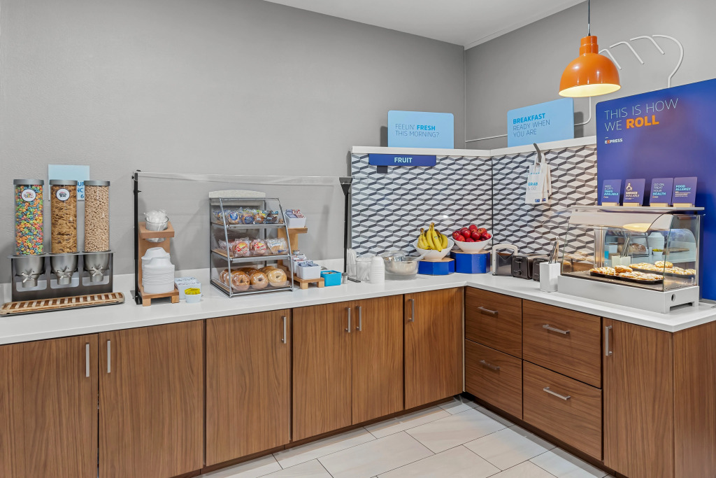 Holiday Inn Express & Suites Cross Lanes by IHG
