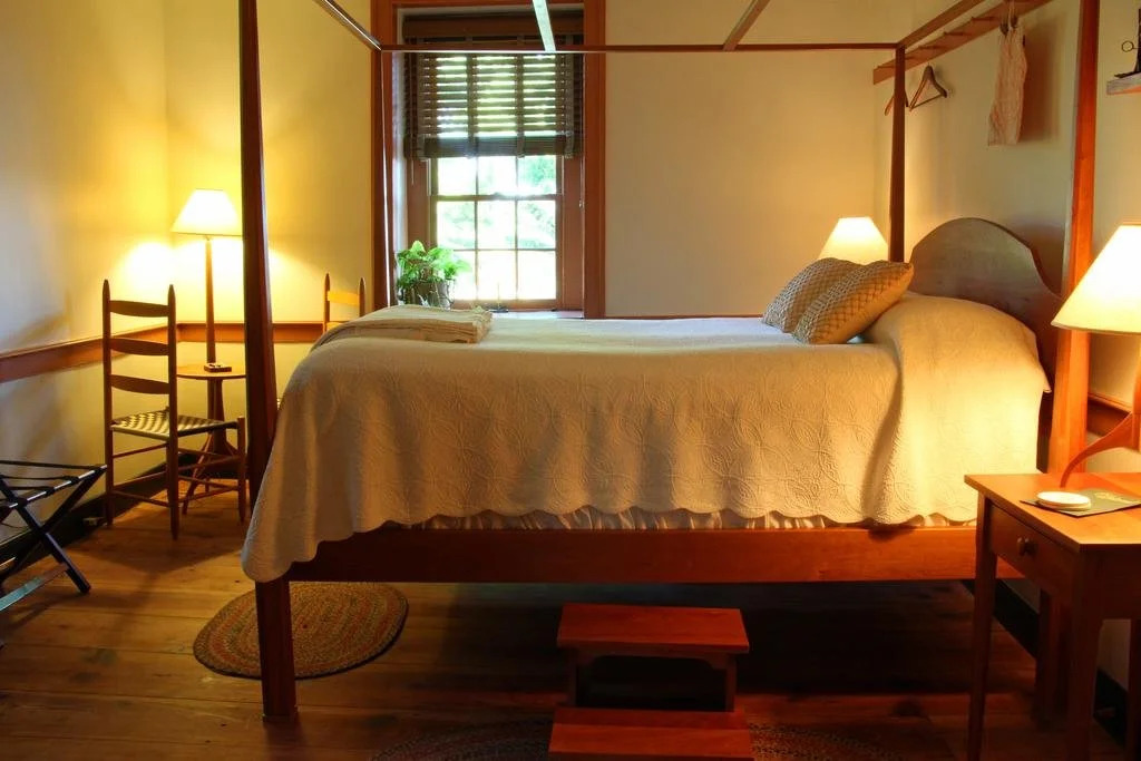 Brownstone Colonial Inn