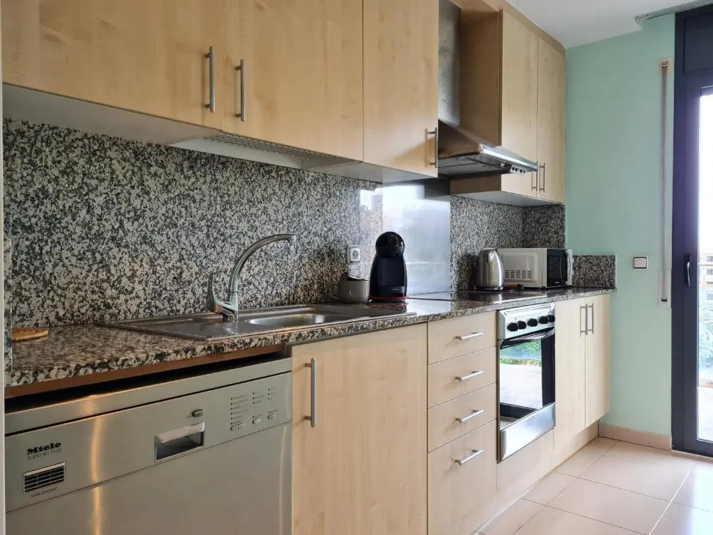 Fantastic 3 bedroom apartment, 300m to the sea