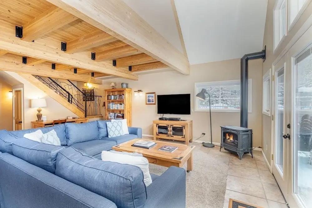 Huge Riverfront Deck + Walk Everywhere Viking Lodge 100a 3 Bedroom Condo by RedAwning