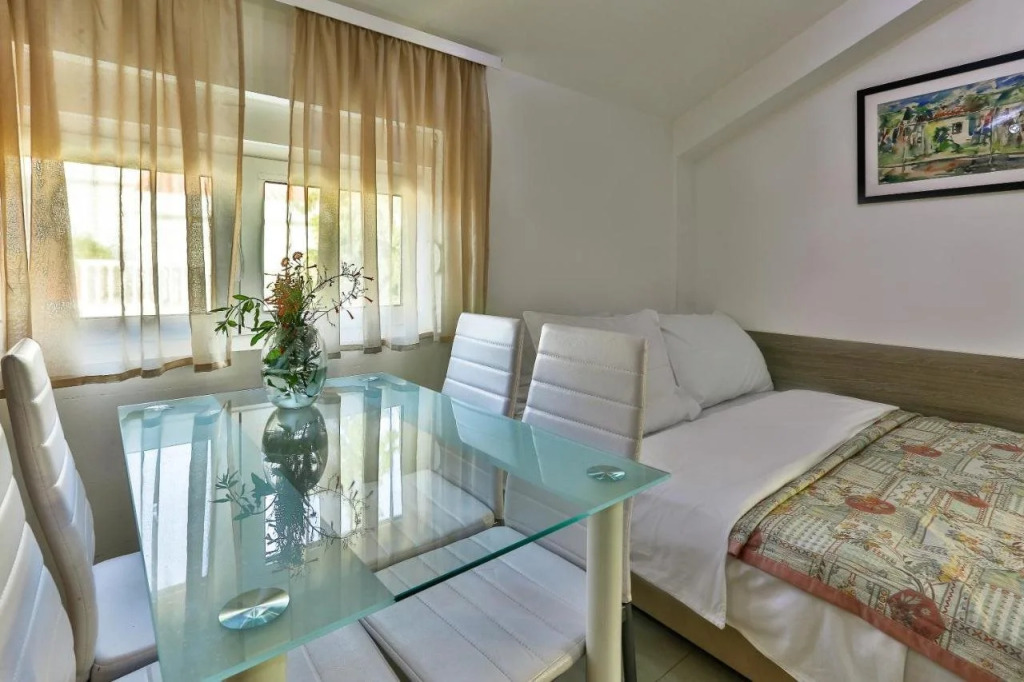 Villa Velzon Guesthouse