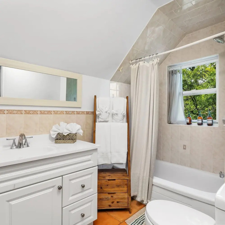 Private 2bdrm Unit With Ensuite Laundry - U5A