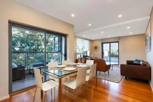 North Sydney Fully Self Contained Modern 2 Bed Apartment (16Wal)