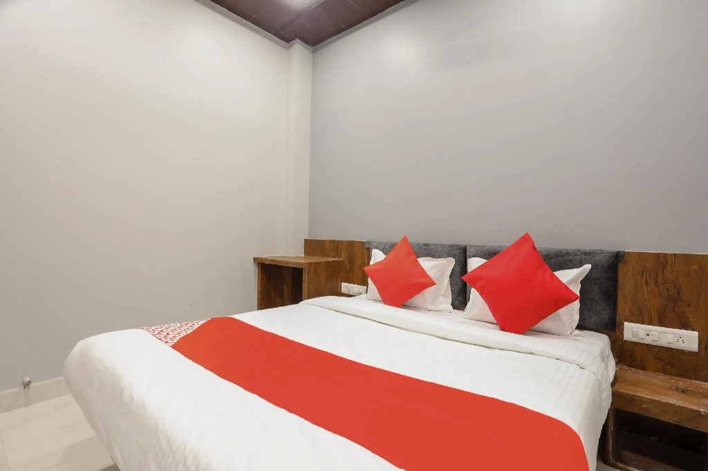 OYO 48179 Hotel Shankar