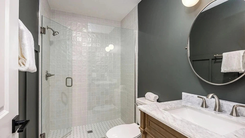 16 Guests Modern Suites, Mins to Downtown The Nomad 4BR Buyout by Avantstay