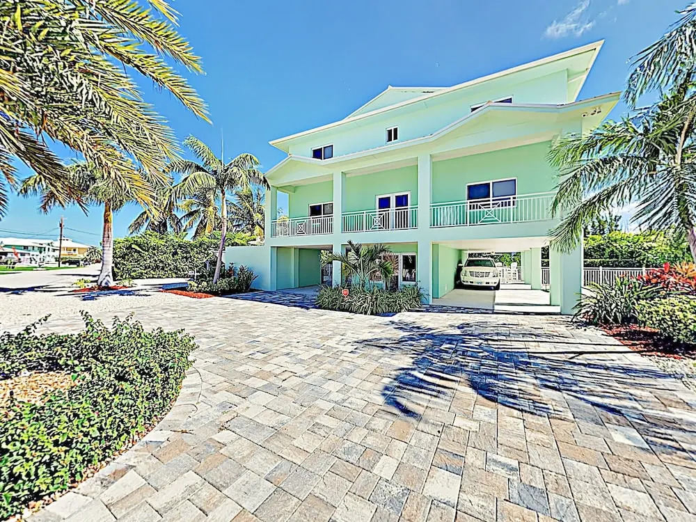 Modern Coco Plum W/ Pool, Hot Tub & Dock! 4 Bedroom Home