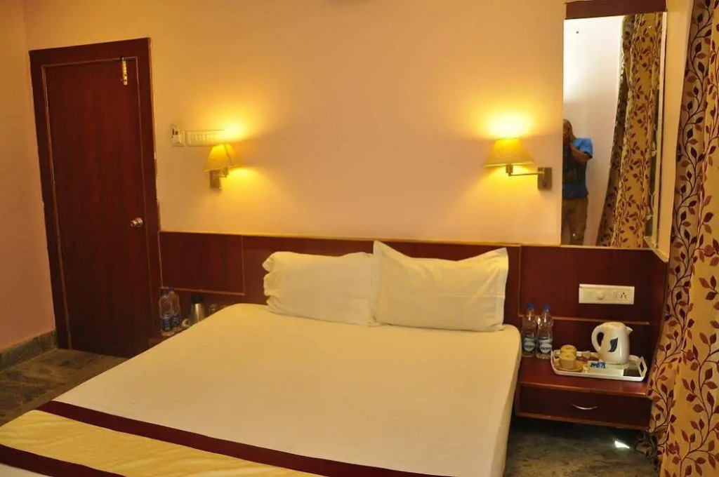 The Amrapalli Resort