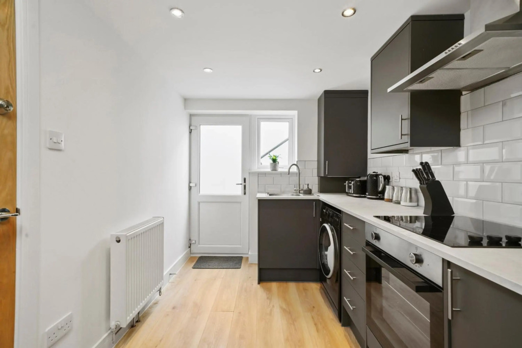 Stylish Boutique 1 Bed Apartment 4 Guests Wi-Fi Netflix Disney Plus Parking Close To Town & Gravesend Station
