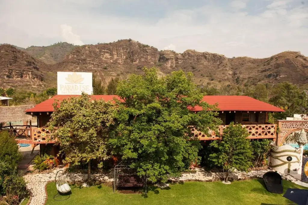 Paradise Hotel Boutique & Lounge