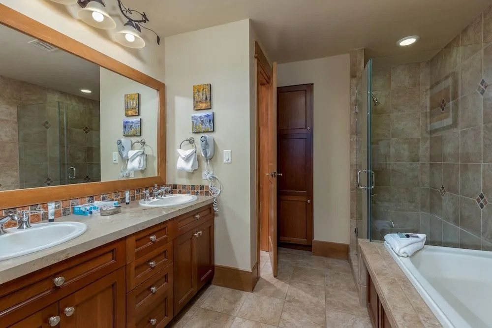 Lone Eagle #3020 - 2 Br Condo