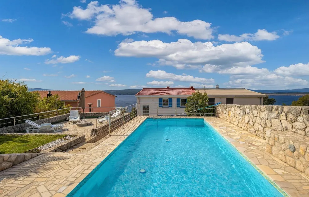 Awesome Home in Dramalj With Wifi and 5 Bedrooms