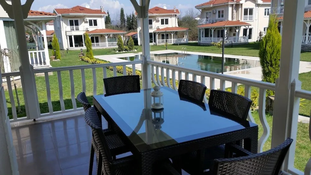 PALACE KIRKPINAR