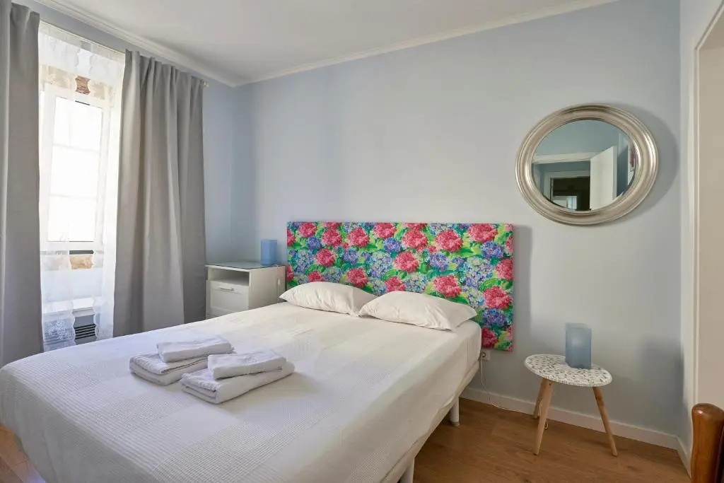 Elegant Riverview Apartment in Historical Lisbon