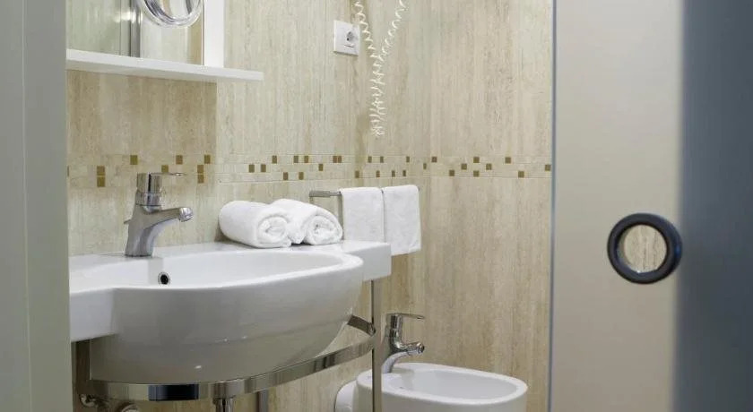 Ruhl Beach Hotel & Suites