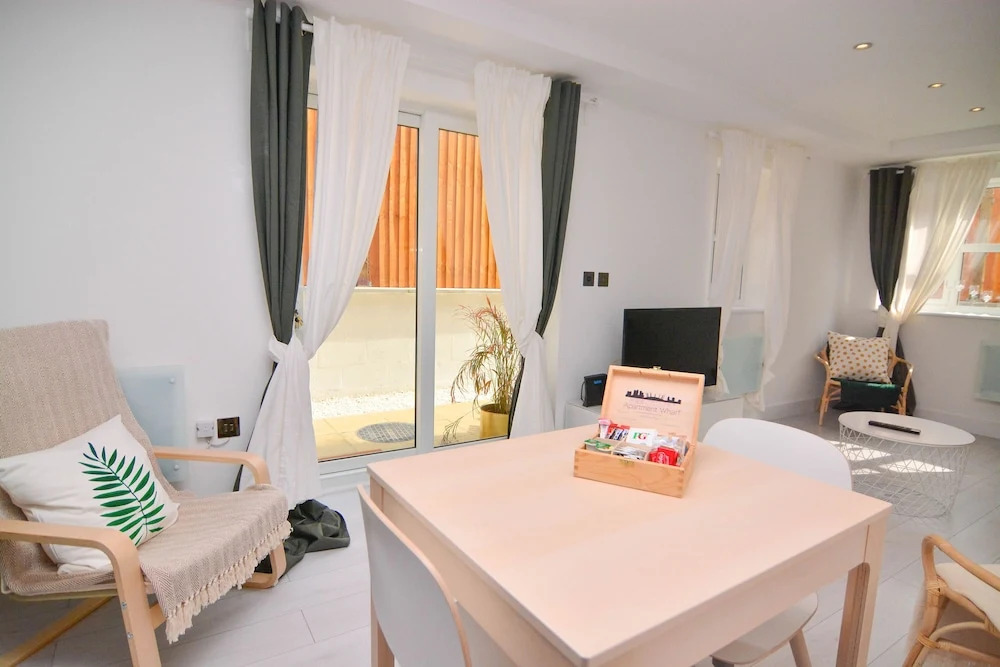 MACARENA WHARF Apartments