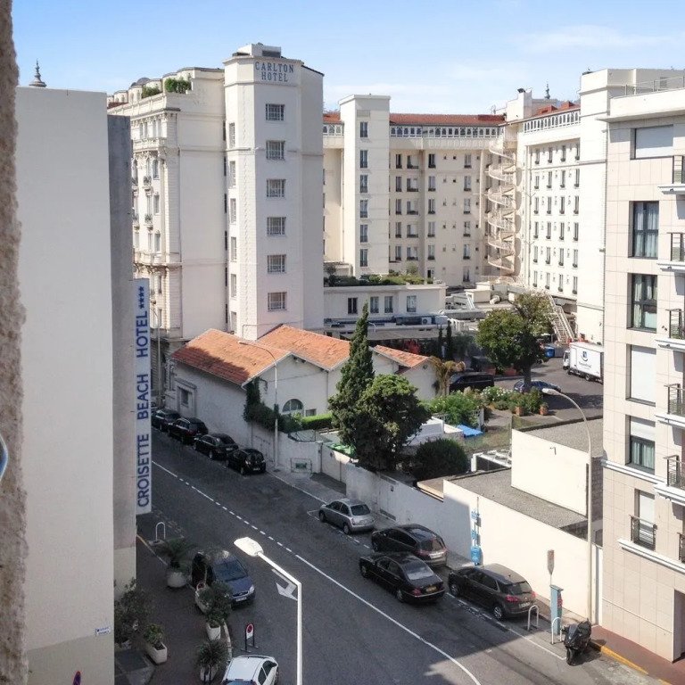 Chic Apartment In Cannes 250m From The Beach!