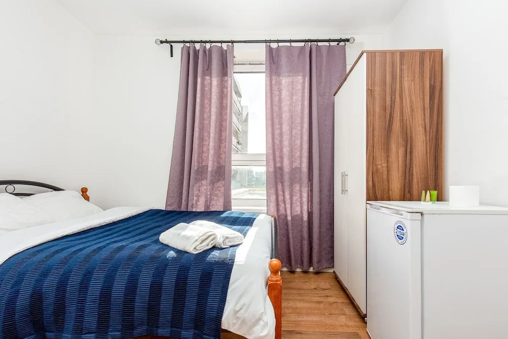 Broxbourne House - Deluxe Guest Room 2