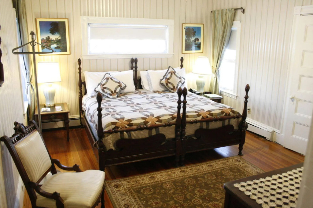 The Coolidge Corner Guest House: A Brookline Bed and Breakfast