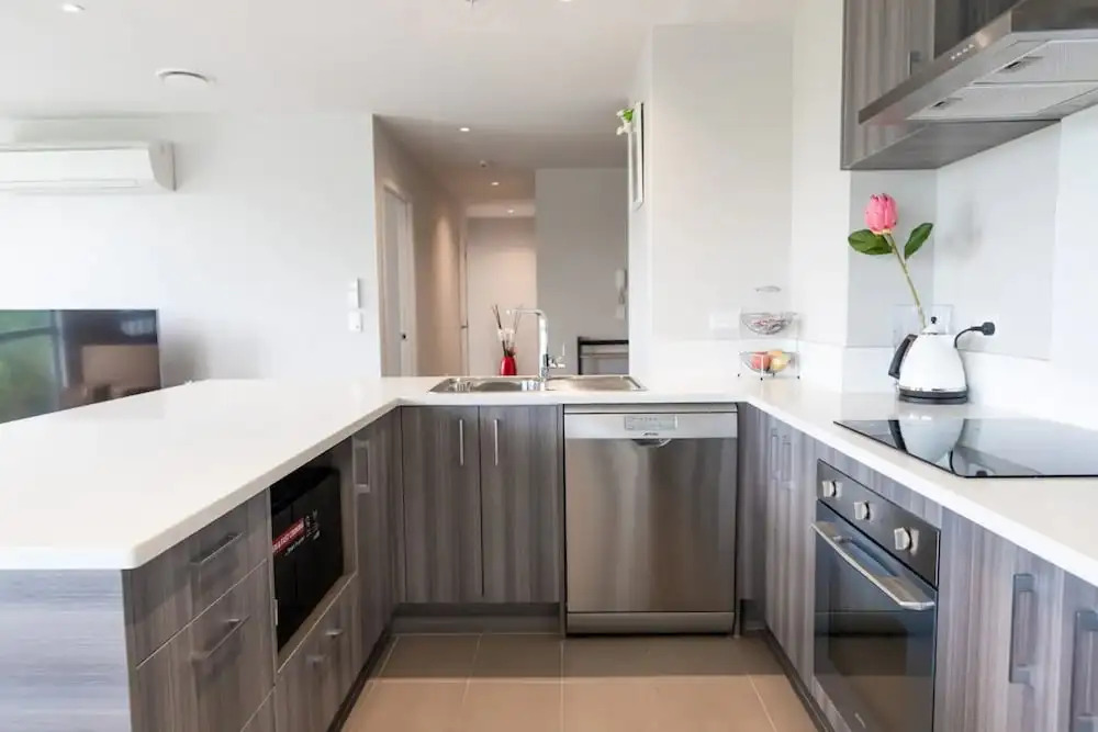 Large Four Bdr Apartment - Walk to Mall/stadium