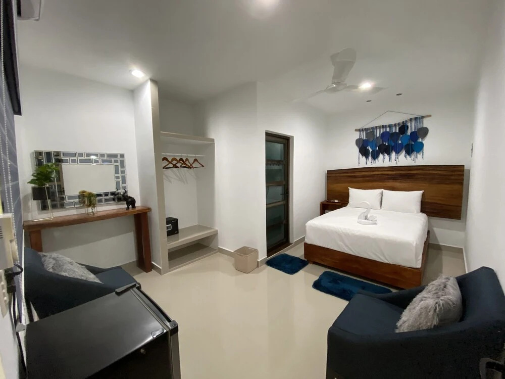 Hotel Naomi