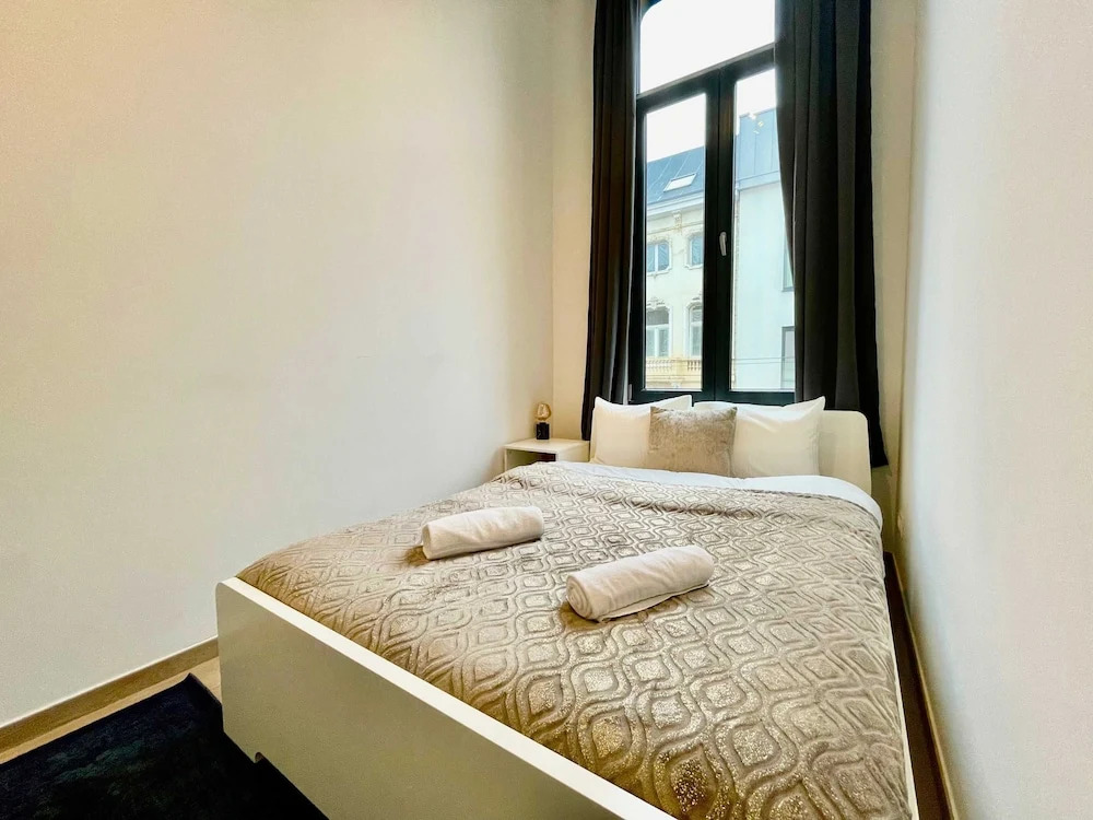 Luxury 2BR 1BA Near Fashion District by Oneluxstay