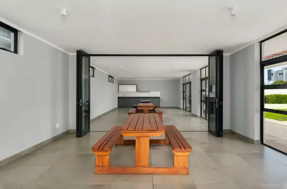 Modern 2 Bed Century City Apartment, Pool + Braai