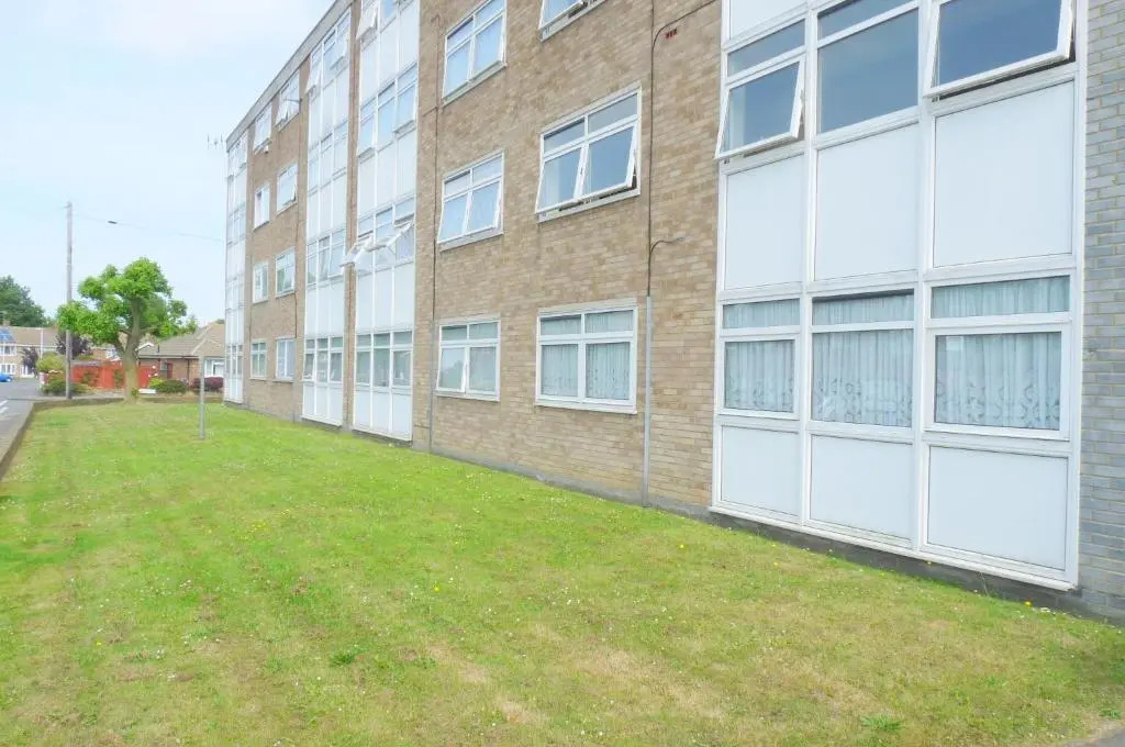 Wentworth Apartment with 2 bedrooms, Superfast Wi-Fi and private parking