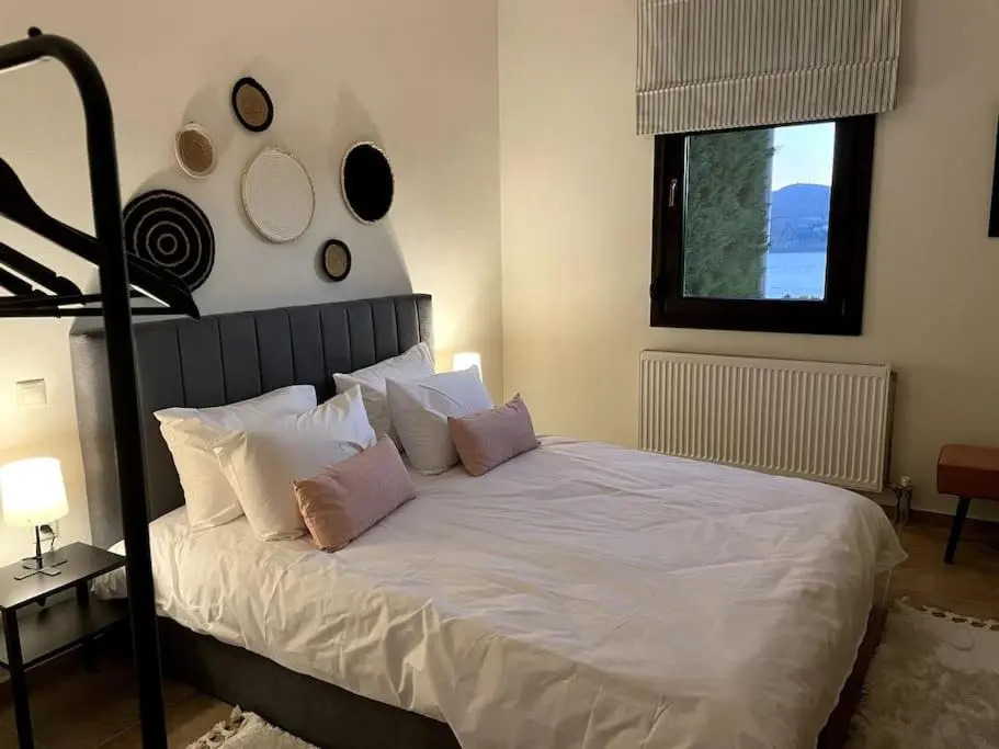 Magnificent view apartment with private garden
