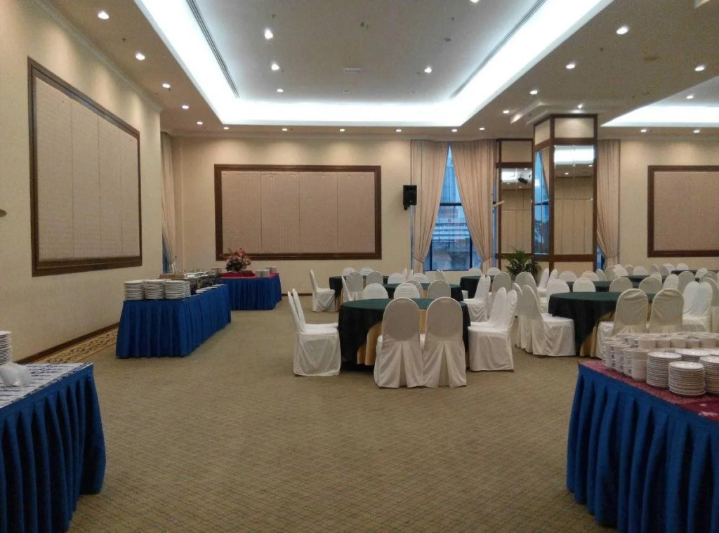 Mandarin Court Hotel