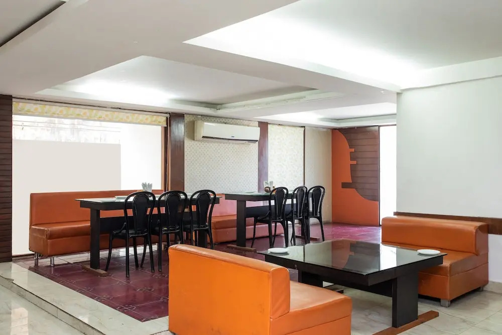 OYO Flagship 140 Amaltas AB Road