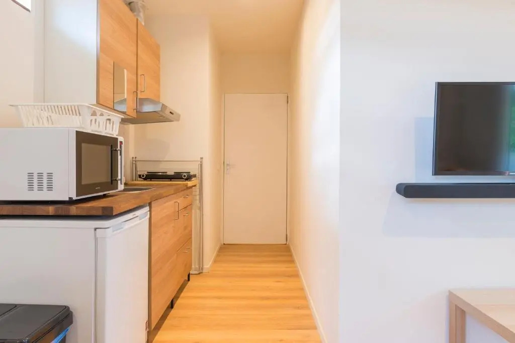 (left) Garden Suite in Villa near TUe and Centre
