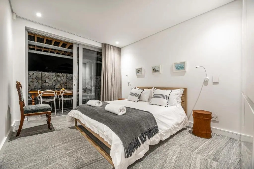 17 Marine - 2 Bedroom Garden Apt104