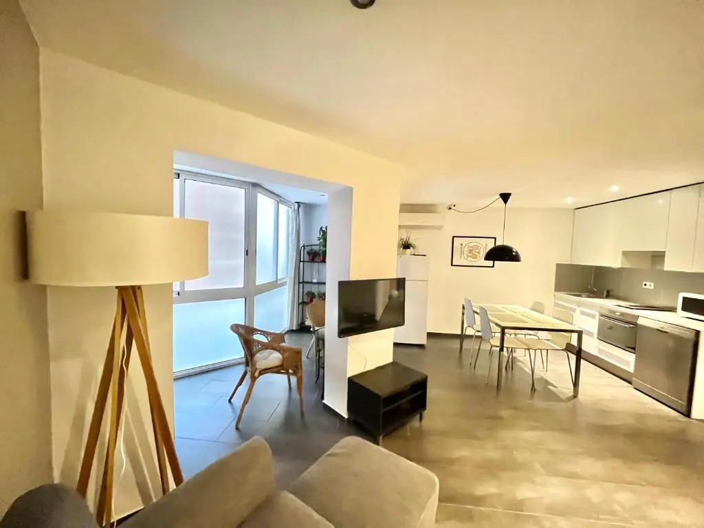 Gorgeous Apartment In Downtown