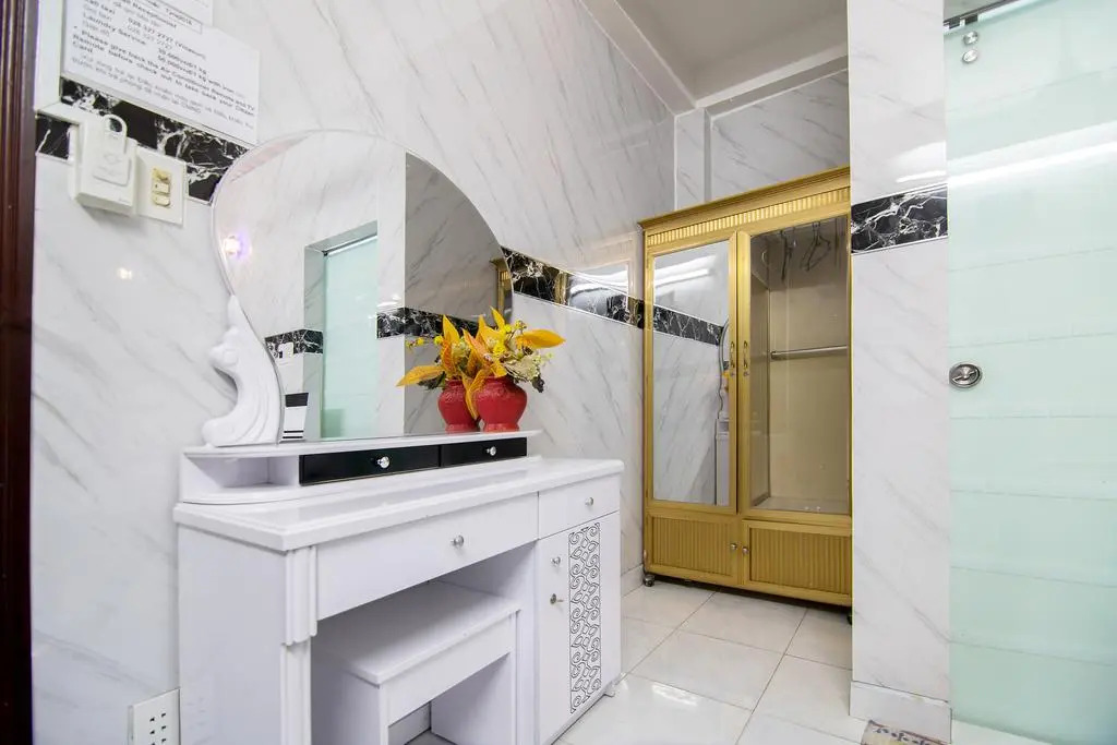 RedDoorz Plus near Ben Thanh Market