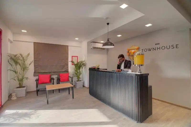 OYO 79268 Townhouse 092 Hotel Ashray Residency