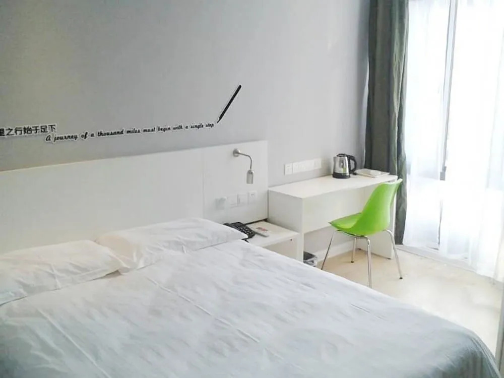 Motel 168 Shenzhen Futian Port Guihua Road Branch