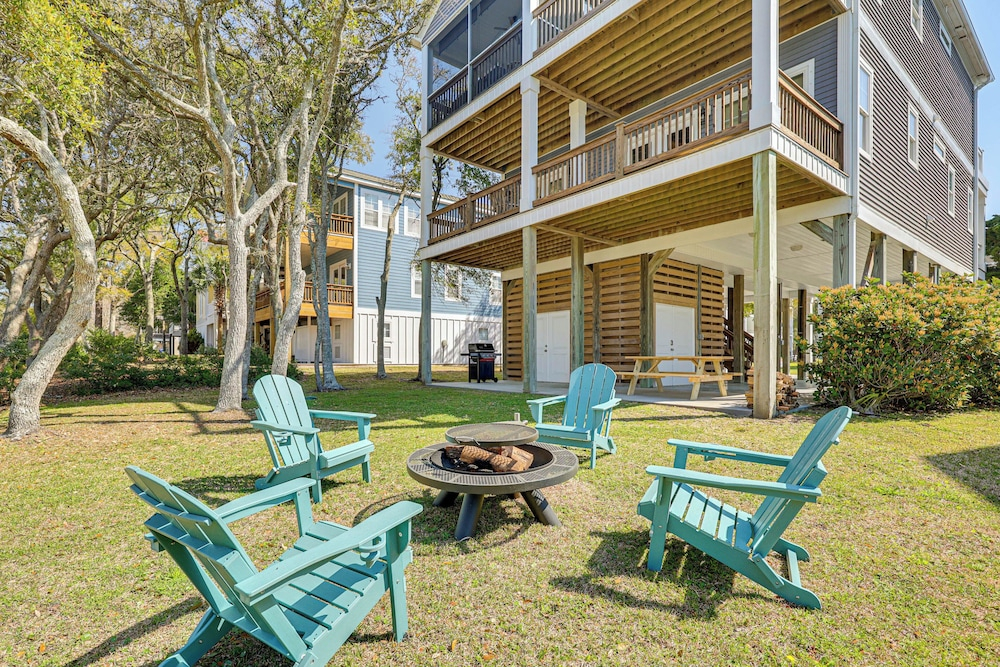 Spacious Coastal Gem on Oak Island 100 Yds to Sand
