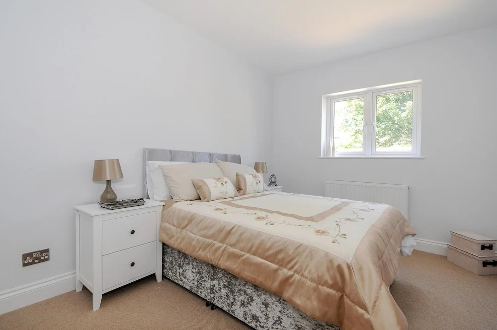 Charming 5 Star 3 Bed London Flat, Garden, Parking