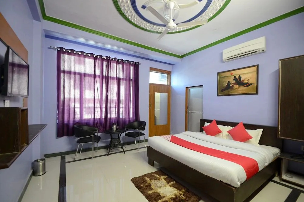 OYO 19451 Hotel Blue Moon
