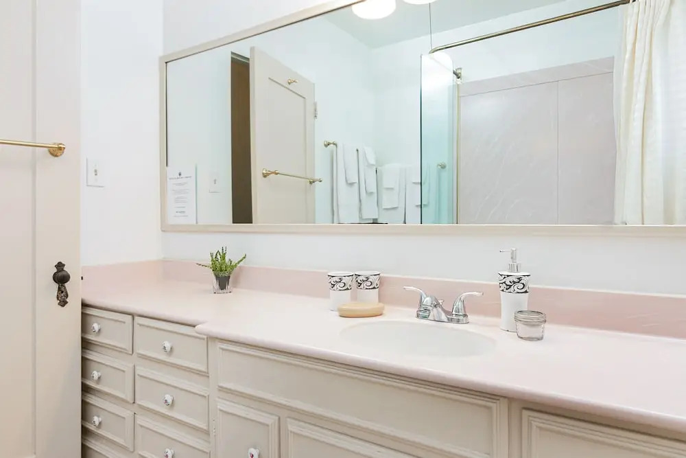 427 Santa Barbara (1655-159019) - 1 Br Hotel Room
