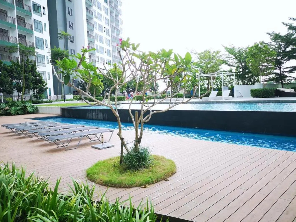 YOLO Budget CONDO Premium Facilities