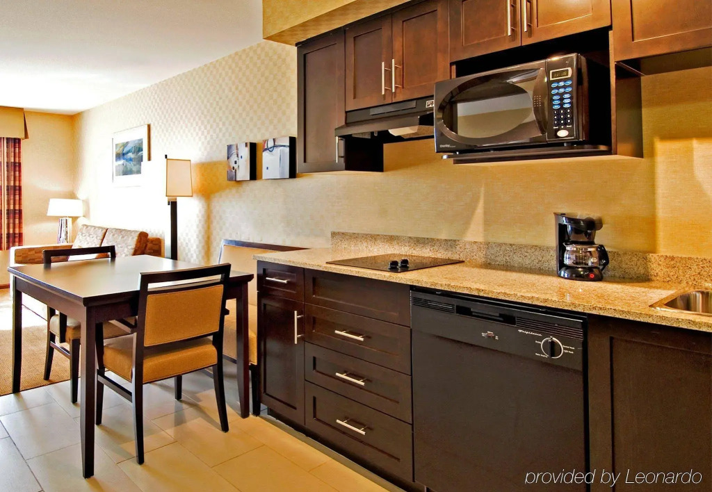 Holiday Inn Express & Suites Riverport Richmond by IHG