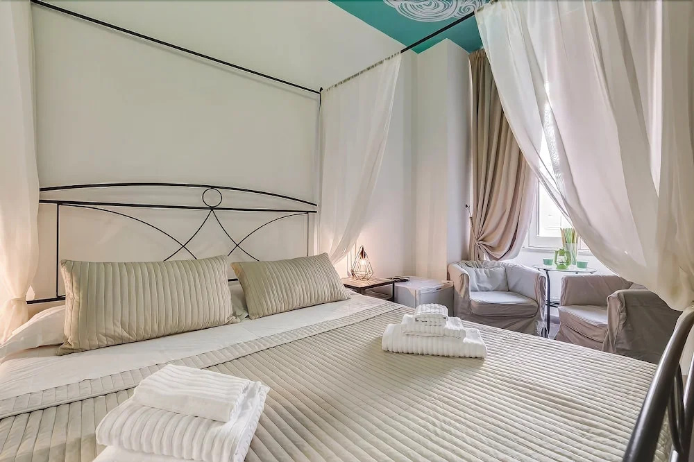 Romantic Vatican Rooms Guest House
