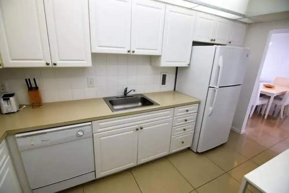 Hallandale Condo, Partial Ocean View Direct Beach and Pool Access Hollywood Beach