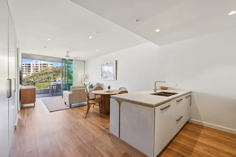 Beachfront 1-bed Flat With Pool & Gym Access