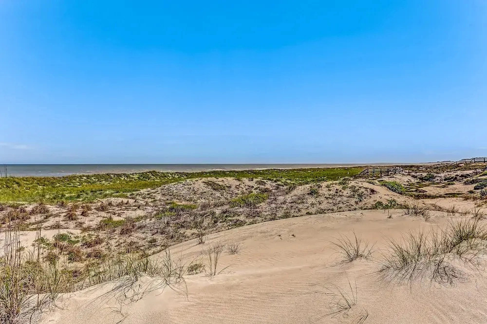 Oceanfront, Gated Community Townhome With Private W/d, Beach & Pool Access