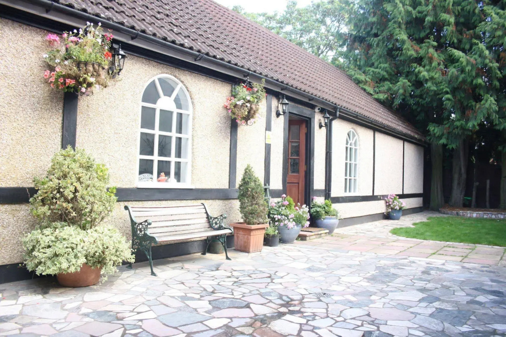 Kings Paget Hotel